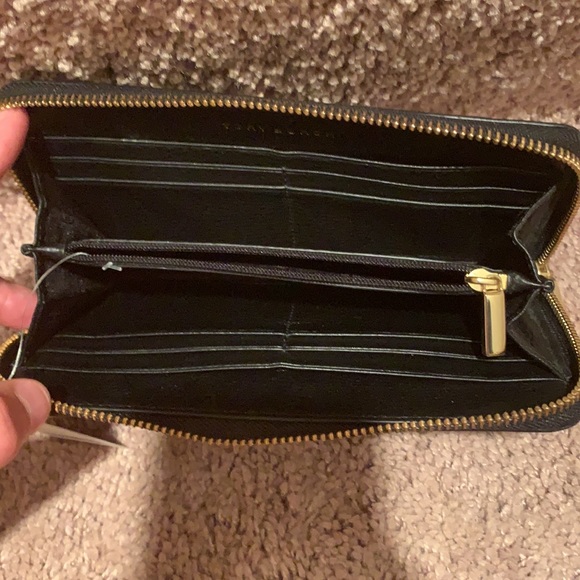 Black quilted Tory Bunch wallet. - Picture 4 of 7